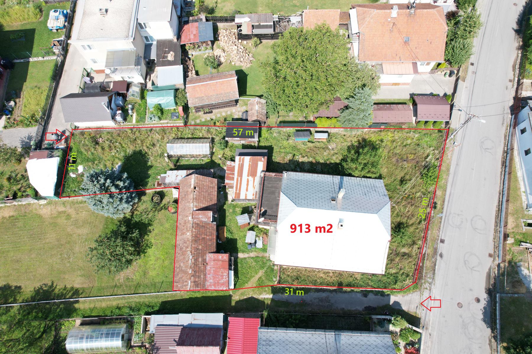 REZERVÁCIA Starší rodinný dom blízko centra obce Varín, 913 m2